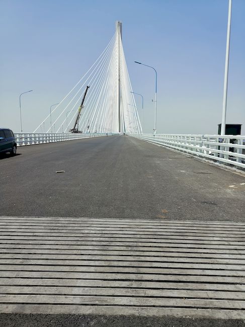 18 Lamellen gleichen die Dehnbewegungen der Hauptbrücke aus. Foto: MAURER