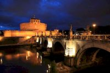 Engelsbrücke in Rom bei Nacht